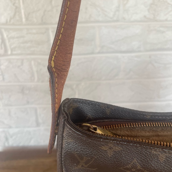 Louis Vuitton  Monogram Looping GM Shoulder Bag - Picture 10 of 15